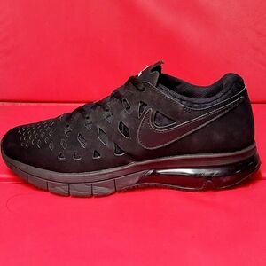 Nike Air Trainer 180 Triple Black Shoes #916469-003 size Men's 8 / Women's 9.5